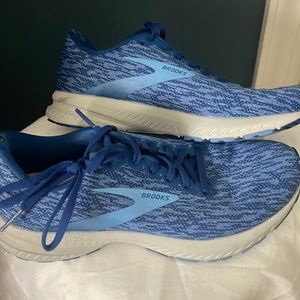 Brooks athletic running shoe minimally worn size 8